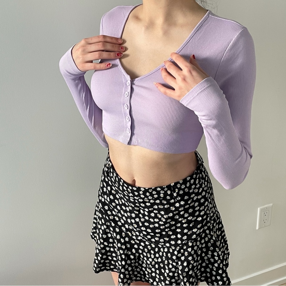 Weekday crop top in a beautiful lavender color 🌸